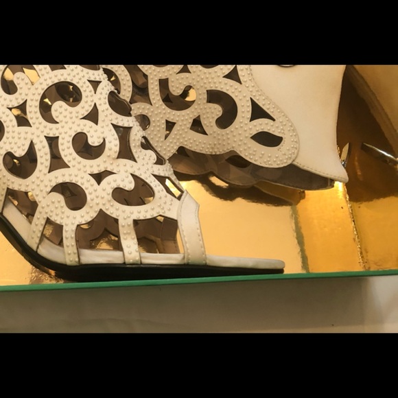 J Renee Size 13 women’s lacy booties - Picture 2 of 8